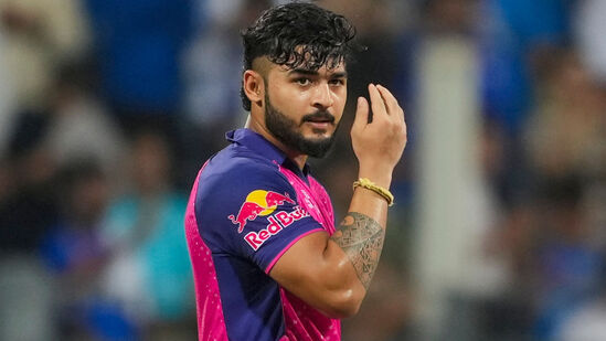 IPL 2024 Orange Cap: రాజస్థాన్ రాయల్స్ బ్యాటర్ రియాన్ పరాగ్ మూడో స్థానంలో ఉన్నాడు. ఈ సీజన్లో అతడు 4 మ్యాచ్ లలో 185 రన్స్ చేశాడు. అందులో రెండు హాఫ్ సెంచరీలు ఉన్నాయి. ఇక గుజరాత్ టైటన్స్ కెప్టెన్ శుభ్‌మన్ గిల్ 183 రన్స్ తో నాలుగో స్థానంలో ఉన్నాడు.