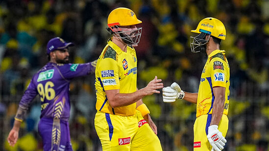 IPL 2024 Points Table: డిఫెండింగ్ ఛాంపియన్స్ చెన్నై సూపర్ కింగ్స్ కూడా ఈ విజయం సాధించినా పాయింట్ల టేబుల్లో పైకి వెళ్లలేకపోయింది. 5 మ్యాచ్ లలో 3 విజయాలు, 2 ఓటములతో సీఎస్కే 6 పాయింట్లు, 0.666 నెట్ రన్ రేట్ తో నాలుగో స్థానంలోనే కొనసాగుతోంది.