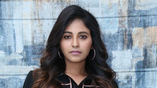జీ అనే అక్ష‌రంతోనే మూడు సినిమాలు చేస్తున్న‌ట్లు అంజ‌లి ప్ర‌క‌టించింది. గీతాంజ‌లి మ‌ళ్లీ వ‌చ్చిందితో పాటు గేమ్ ఛేంజ‌ర్‌, గ్యాంగ్స్ ఆఫ్ గోదావ‌రి సినిమాలు చేస్తోన్న‌ట్లు ప్ర‌క‌టించింది.&nbsp;