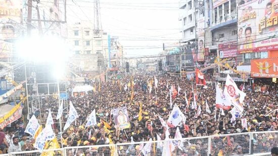 &nbsp;తాను చాలా తగ్గాను, ప్రజలు బాగుపడాలని జనసేన అభ్యర్థులను కూడా వెనక్కి తీసుకున్నాను, కేవలం ప్రజల బాగు కోసమే, ఎక్కడ నెగ్గాలో కాదు, ఎక్కడ తగ్గాలో కూడా నాకు తెలిసిన పవన్ అన్నారు. పోలవరం ప్రాజెక్టు అయిందా? అని మంత్రి అంబటిని అడిగితే డ్యాన్సులు చేస్తారు, ఓలమ్మి తిక్కరేగిందా అంటాడు, పునరావాసం గురించి అడిగితే అబ్బనీ తియ్యని దెబ్బ అంటారని మంత్రిపై విమర్శలు చేశారు. &nbsp;