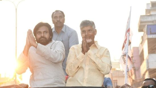 ఏపీలో టీడీపీ, జనసేన, బీజేపీ ఉమ్మడి ప్రచారం మొదలుపెట్టాయి. బుధవారం పశ్చిమగోదావరి జిల్లా తణుకులో మూడు పార్టీలు ఉమ్మడిగా ప్రజాగళం సభ నిర్వహించాయి. ఈ సభలో టీడీపీ అధినేత చంద్రబాబు, జనసేన అధినేత పవన్ కల్యాణ్, బీజేపీ నేతలు పాల్గొ్న్నారు.&nbsp;