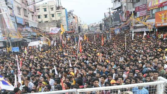 సీపీఎస్ ఎంత క్లిష్టమైన అంశం అయినప్పటికీ అసెంబ్లీకి రాగానే దీనిపై మాట్లాడతాను, అధికారంలోకి వచ్చిన సంవత్సరం లోపు దానిని పరిష్కరించాలని కూటమి భాగస్వాములకు కూడా విజ్ఞప్తి చేస్తున్నానని పవన్ కల్యాణ్ అన్నారు. &nbsp;