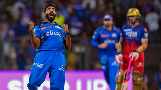 Bumrah Creates History: ఇక ఐపీఎల్లో ఒకటి కంటే ఎక్కువసార్లు ఇన్నింగ్స్ లో ఐదు వికెట్లు తీసిన ఘనతను కూడా బుమ్రా సొంతం చేసుకున్నాడు. ఐపీఎల్లో అతడు రెండోసారి ఒక ఇన్నింగ్స్ లో ఐదు వికెట్లు తీశాడు. గతంలో జేమ్స్ ఫాక్‌నర్, భువనేశ్వర్ కుమార్, జైదేవ్ ఉనద్కట్ కూడా ఈ ఘనత సాధించారు.