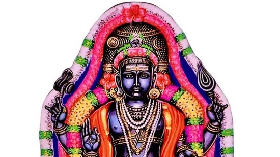 గురు భగవానుడు ఒక రాశిలో ప్రయాణించడానికి ఒక సంవత్సరం పడుతుంది. ప్రస్తుతం గురువు.. మేష రాశిలో సంచరిస్తున్నాడు. మే 1న వృషభ రాశికి వెళ్తాడు. గురు గ్రహ సంచారం చాలా ముఖ్యమైనదిగా భావిస్తారు.