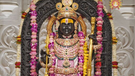 శ్రీరాముడి జన్మస్థలమైన అయోధ్యలో శ్రీరామనవమి వేడుకలు ఘనంగా నిర్వహించేందుకు సిద్ధమవుతున్నారు.