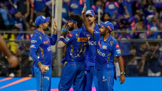 IPL 2024 Points Table after rcb vs srh: ముంబై ఇండియన్స్ 6 మ్యాచ్ లలో రెండు గెలిచి, నాలుగు ఓడి 4 పాయింట్లు, -0.234 నెట్ రన్ రేట్ తో 8వ స్థానంలో ఉంది.