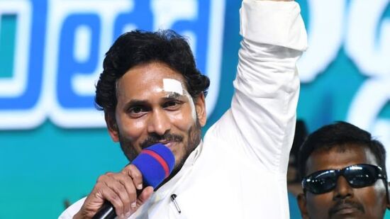 నాలుగేళ్లకొకసారి కార్లు మార్చినట్లు పవన్ కల్యాణ్ భార్యలను(Pawan Wives) మారుస్తున్నారని సీఎం జగన్ సెటైర్లు వేశారు. &nbsp;ఇప్పుడు నియోజకవర్గాలను కూడా అలవోకగా మారుస్తున్నారన్నారు. ఇదేం న్యాయమని అడిగితే పవన్ కు ఈ మధ్య బీపీ వచ్చి ఊగిపోతున్నారని ఎద్దేవా చేశారు.&nbsp;