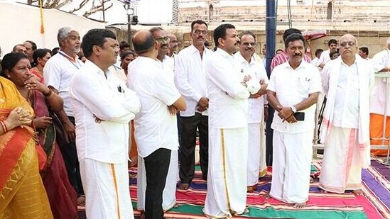ఈ సందర్భంగా వేదపండితులు చతుర్వేద పారాయణం చేశారు.ఈ కార్యక్రమంలో టీటీడీ సిఈ నాగేశ్వరరావు, ఎస్ ఈ జగదీశ్వర్ రెడ్డి, ఆలయ డెప్యూటీ ఈవో నటేష్ బాబు, విజివో బాలి రెడ్డి, ఇతర అధికారులతో పాటు విశేష సంఖ్యలో భక్తులు పాల్గొన్నారు.