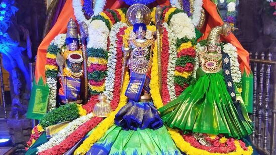 టీటీడీ ఆధ్వర్యంలో ఒంటిమిట్ట ఆలయంలో వార్షిక బ్రహ్మోత్సవాల అంకురార్పణ చేశారు. &nbsp;కోదండరామస్వామి ఆలయంలో బుధ‌వారం ఉదయం ధ్వజారోహణంతో శ్రీరామనవమి బ్రహ్మోత్సవాలు వైభవంగా ప్రారంభమయ్యాయి.&nbsp;