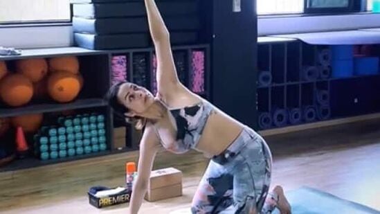 Malaika Arora Yoga: మలైకా వయసు 50 ఏళ్లంటే ఎవరూ నమ్మలేరు. దీనికి కారణం ఆమె తన ఫిట్‌నెస్ పై ఎప్పటికప్పుడు దృష్టిసారిస్తూ క్రమం తప్పకుండా యోగా, వర్కౌట్స్ చేస్తూ ఉంటుంది.