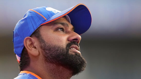 Rohit Sharma Rare Record: ఇక విదేశీయుల విషయానికి వస్తే వెస్టిండీస్ కు చెందిన కీరన్ పొలార్డ్ 189 మ్యాచ్ లతో ఫస్ట్ ప్లేస్ లో ఉన్నాడు. అతని తర్వాత సౌతాఫ్రికా మాజీ ప్లేయర్ ఏబీ డివిలియర్స్ (184 మ్యాచ్ లు) ఉన్నాడు.