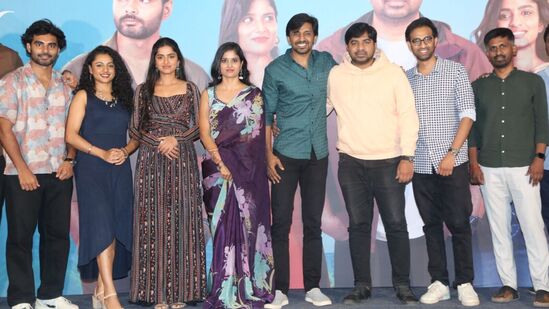 మై డియర్ దొంగ ప్రీ రిలీజ్ ఈవెంట్‌లో యాక్టర్ నిఖిల్ గాజుల, దివ్య శ్రీపాద, శాలినీకొండెపూడి తదితరులు