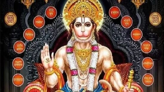 కార్తిక పౌర్ణమి అయిన ఏప్రిల్ 23వ తేదీన మంగళవారం రోజున &nbsp;హనుమాన్ జయంతి పర్వదినం ఉంది. ఆరోజున మీనరాశిలో బుధాదిత్య యోగం, శశ రాజయోగం, పంచగ్రాహి యోగాల కలయిక ఉంది. హనుమాన్ జయంతి మరుసటి రోజున శుక్రుడు, బృహస్పతి కలయికలో గజలక్ష్మి రాజయోగం ఏర్పడుతుంది. ఈ సందర్భంగా హనుమాన్ జయంతి రోజున 5 రాశుల వారికి కొన్ని లాభాలు చేకూరే అవకాశాలు ఉన్నాయి. అవేంటో ఇక్కడ చూడండి.