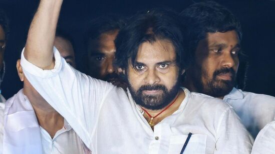 గత ఎన్నికల్లో భీమవరం, గాజువాక నుంచి పోటీ చేసిన పవన్ కల్యాణ్.. ఈసారి పిఠాపురం బరిలో నిలబడ్డారు. పొత్తుల్లో భాగంగా ఉమ్మడి అభ్యర్థిగా పవన్ పోటీ చేస్తున్నారు.&nbsp;