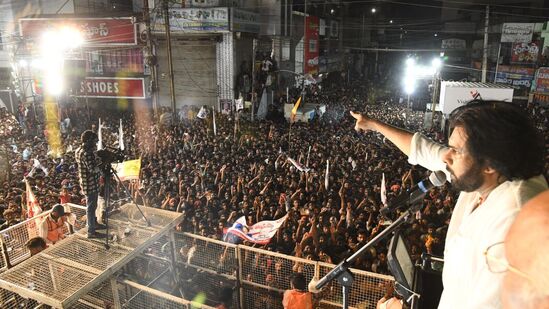 &nbsp;పవన్ కల్యాణ్ వారాహి విజయ భేరి ప్రచార సభలు నిర్వహిస్తున్నారు. ఇందులో భాగంగా ఆదివారం భీమవరం సభలో పాల్గొన్నారు. సోమవారం తాడేపల్లిగూడెం, ఉంగుటూరు సభల్లో పాల్గొనాల్సి ఉండగా అవి వాయిదా పడ్డాయి.&nbsp;