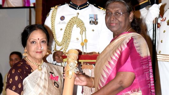 పద్మ సుబ్రహ్మణ్యం (కళ, తమిళనాడు): పద్మ సుబ్రహ్మణ్యం ప్రసిద్ధ భారతీయ శాస్త్రీయ నృత్య కళాకారిణి, భరతనాట్య రంగానికి గణనీయమైన కృషి చేశారు.