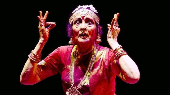 వైజయంతిమాల బాలి (కళ, తమిళనాడు): వైజయంతిమాల బాలి ఒక ప్రసిద్ధ భారతీయ నటి, నృత్యకారిణి, రాజకీయ నాయకురాలు, భారతీయ చలనచిత్ర పరిశ్రమకు గణనీయమైన కృషి చేశారు.&nbsp;