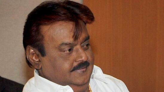 విజయ్ కాంత్ (మరణానంతరం): కళారంగానికి, ప్రజావ్యవహారాలకు చేసిన సేవలకు గాను మరణానంతరం పద్మభూషణ్ పురస్కారం పొందిన ప్రముఖ భారతీయ నటుడు, రాజకీయ నాయకుడు విజయ్ కాంత్.&nbsp;