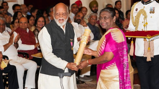 దత్తాత్రేయ అంబాదాస్ మాయలూ అలియాస్ రాజ్దత్: దత్తాత్రేయ అంబాదాస్ మాయలూ అలియాస్ రాజ్దత్ ప్రముఖ భారతీయ విద్యావేత్త, సామాజిక కార్యకర్త, విద్యా రంగానికి చేసిన సేవలకు గాను పద్మభూషణ్ పురస్కారం అందుకున్నారు.&nbsp;&nbsp;