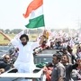 <p>జాతీయ జెండా చేతబూని ర్యాలీగా వెళుతున్న పవన్ కళ్యాణ్‌</p>