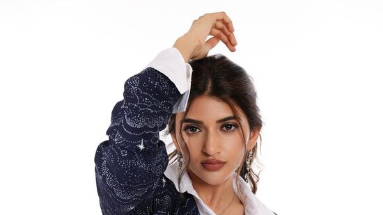 గ‌త ఏడాది తెలుగులో శ్రీలీల &nbsp;న‌టించిన స్కంద‌, ఆదికేశ‌ల‌, ఎక్స్‌ట్రా ఆర్డిన‌రీ మ్యాన్ సినిమాలు డిజాస్ట‌ర్స్ అయ్యాయి.&nbsp;