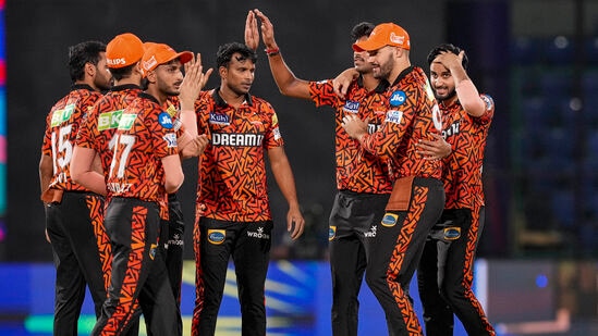 IPL 2024 Points Table: సన్ రైజర్స్ హైదరాబాద్ కూడా 7 మ్యాచ్ లలో ఐదు గెలిచి 10 పాయింట్లతోనే ఉన్నా నెట్ రన్ రేట్ కాస్త తక్కువగా ఉండటంతో మూడోస్థానంతో సరిపెట్టుకుంది.