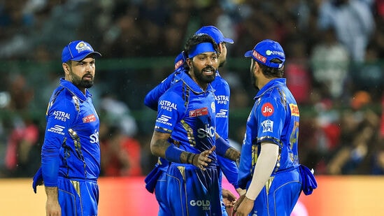 IPL 2024 Points Table: ముంబై ఇండియన్స్ 8 మ్యాచ్ లలో 3 గెలిచి, 5 ఓడి 6 పాయింట్లతో 8వ స్థానంలో కొనసాగుతోంది.