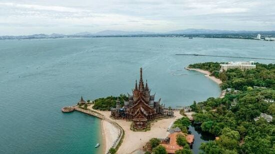 TREASURES OF THAILAND EX HYDERABAD’ పేరుతో దీన్ని అందుబాటులోకి తీసుకువచ్చింది IRCTC 'టూరిజం. ఈ ప్యాకేజీని బుకింగ్ చేసుకుంటే 4 రోజుల పాటు థాయ్ లాండ్ లో పర్యటిస్తారు.