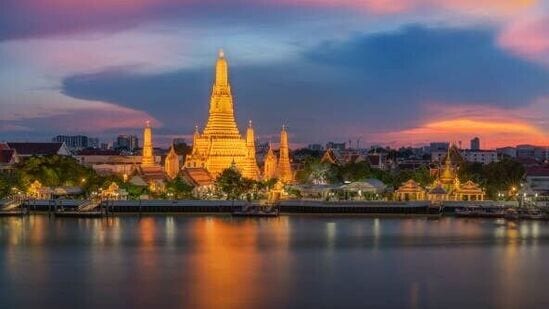 ఫస్ట్ రోజు &nbsp;థాయ్ లాండ్ టూర్ ప్యాకేజీని(Thailand Tour Package) ఫ్లైట్ జర్నీ ద్వారా ఆపరేట్ చేస్తున్నారు. తొలి రోజు రాత్రి 09 గంటలకు హైదరాబాద్ లోని శంషాబాద్ ఎయిర్ పోర్టు నుంచి బయల్దేరాల్సి ఉంటుంది. ముందుగా పట్టాయాకు చేరుకుంటారు. పలు పర్యాటక ప్రాంతాలను చూస్తారు. రాత్రికి పట్టాయాలోనే ఉంటారు.