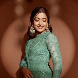 <p>&nbsp;ర‌ష్మిక మంద‌న్న హీరోయిన్‌గా న‌టిస్తోన్న తెలుగు మూవీ పుష్ప 2 ఆగ‌స్ట్ 15న రిలీజ్ అవుతోంది. అల్లు అర్జున్ హీరోగా న‌టిస్తోన్న ఈ మూవీపై దేశ‌వ్యాప్తంగా భారీగా అంచ‌నాలు నెల‌కొన్నాయి.&nbsp;</p>