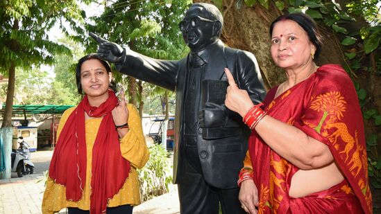 రెండో దశలో కేరళలో అత్యధికంగా 20 స్థానాలకు, కర్ణాటకలో 14 స్థానాలకు ఎన్నికలు జరిగాయి.