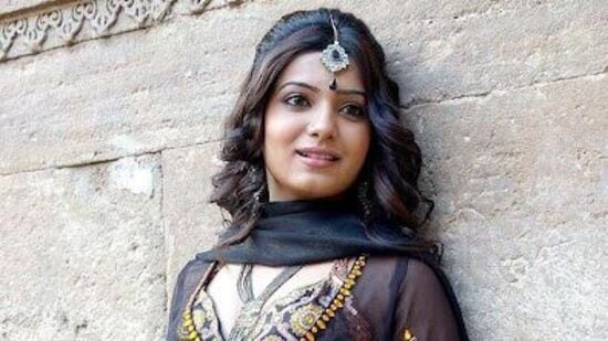 2010లో గౌతమ్ వాసుదేవ్ మీనన్ తెరకెక్కించిన ఏ మాయ చేసావే సినిమాతో తెరంగేట్రం చేసిన సమంత అక్కడ తన మాజీ భర్త నాగచైతన్యతో జోడీ కట్టింది. ఆ తర్వాత తన సినీ కెరీర్ గ్రాఫ్ ఒక్కసారిగా పెరిగిపోయింది.&nbsp;