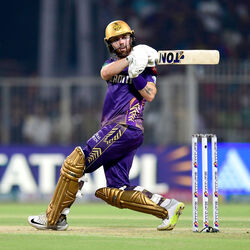 <p>IPL 2024 Orange Cap: ఢిల్లీ క్యాపిటల్స్ తో మ్యాచ్ లో మరోసారి చెలరేగిన కేకేఆర్ బ్యాటర్ ఫిల్ సాల్ట్ ఆరెంజ్ క్యాప్ రేసులోకి వచ్చాడు. అతడు 9 మ్యాచ్ లలో 392 రన్స్ తో ప్రస్తుతం ఐదో స్థానంలో ఉన్నాడు. సాల్ట్ నాలుగు హాఫ్ సెంచరీలు చేశాడు. అతడు ఏకంగా 44 ఫోర్లు, 22 సిక్స్ లు బాదడం విశేషం. ఢిల్లీ క్యాపిటల్స్ పై 68 పరుగులు చేయడం ద్వారా ఆరెంజ్ క్యాప్ జాబితాలో టాప్ 5లోకి వచ్చాడు.</p>