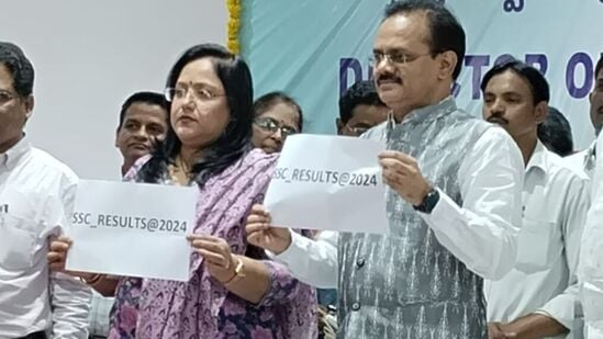 తెలంగాణ పదో తరగతి ఫలితాలను విడుదల చేసిన విద్యాశాఖ కార్యదర్శి వెంకటేశం తెలంగాణ పదో తరగతి ఫలితాలను విడుదల చేసిన విద్యాశాఖ కార్యదర్శి వెంకటేశం