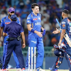 <p>IPL 2024 Points Table: ఐపీఎల్ 2024లో భాగంగా మంగళవారం (ఏప్రిల్ 30) జరిగిన మ్యాచ్ లో లక్నో సూపర్ జెయింట్స్ చేతుల్లో ఓడిపోయింది ముంబై ఇండియన్స్. ఈ మ్యాచ్ లో ముంబై బ్యాటింగ్ వైఫల్యంతో కేవలం 144 రన్స్ చేయగా.. తర్వాత కాస్త కష్టంగానే అయినా ఆ టార్గెట్ ను చేజ్ చేసింది లక్నో సూపర్ జెయింట్స్. 4 వికెట్లతో విజయం సాధించింది.</p>