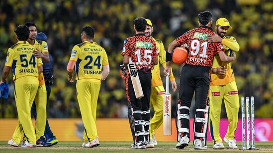 IPL 2024 Points Table: ఐపీఎల్ 2024లో 48వ మ్యాచ్ ముగిసిన తర్వాత రాజస్థాన్ రాయల్స్ 9 మ్యాచ్ లలో 16 పాయింట్లతో టాప్ లో కొనసాగుతోంది. కోల్‌కతా నైట్ రైడర్స్ 9 మ్యాచ్ లలో 12 పాయింట్లతో రెండో స్థానంలో, లక్నో మూడు, చెన్నై నాలుగు, సన్ రైజర్స్ ఐదు, ఢిల్లీ క్యాపిటల్స్ ఆరు, గుజరాత్ టైటన్స్ ఏడు, పంజాబ్ కింగ్స్ ఎనిమిది, ముంబై ఇండియన్స్ 9, ఆర్సీబీ పదో స్థానాల్లో ఉన్నాయి.