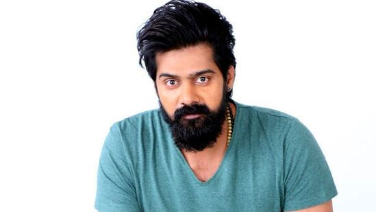 ఇటీవ‌లే &nbsp;ఇన్‌స్పెక్ట‌ర్ రిషి అనే వెబ్‌సిరీస్‌తో ఓటీటీలోకి ఎంట్రీ ఇచ్చాడు న‌వీన్ చంద్ర‌. హార‌ర్ థ్రిల్ల‌ర్ సిరీస్ అమెజాన్ ప్రైమ్‌లో స్ట్రీమింగ్ అవుతోంది.