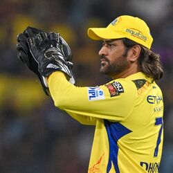 <p>ఐపీఎల్ 2024 సీజన్‍లో నేడు (మే 5) చెన్నై సూపర్ కింగ్స్ (CSK) జట్టు 28 పరుగుల భారీ తేడాతో పంజాబ్ కింగ్స్ (PBKS)పై విజయం సాధించింది. ధర్మశాల వేదికగా జరిగిన పోరులో చెన్నై దుమ్మురేపింది. అయితే, ఈ మ్యాచ్‍లో ఓ క్యాచ్ ద్వారా సీఎస్‍కే స్టార్ ప్లేయర్, వికెట్ కీపర్ మహేంద్ర సింగ్ ధోనీ అరుదైన రికార్డు సొంతం చేసుకున్నారు.&nbsp;</p>