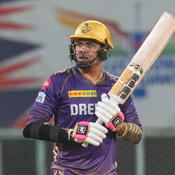 <p>IPL 2024 Orange Cap: ఐపీఎల్ 2024 ఆరెంజ్ క్యాప్ రేసులో మూడో స్థానానికి దూసుకెళ్లాడు కేకేఆర్ ఆల్ రౌండర్ సునీల్ నరైన్. అతడు 11 మ్యాచ్ లలో ఏకంగా 183.66 స్ట్రైక్ రేట్ తో 461 రన్స్ చేశాడు. అందులో ఒక సెంచరీ, మూడు హాఫ్ సెంచరీలు ఉన్నాయి. దీంతో ఆరెంజ్ క్యాప్ రేసులో కోహ్లి, రుతురాజ్ తర్వాతి స్థానంలో ఉన్నాడు.</p>