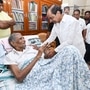 <p>తన గురువు రమణయ్య ఆశీస్సులు తీసుకున్నారు బీఆర్ఎస్ అధినేత కేసీఆర్. బస్సు యాత్రలో భాగంగా ఆదివారం రాత్రి జగిత్యాలలో బస చేసిన కేసీఆర్, సోమవారం నిజామాబాద్ కు బయలుదేరే ముందు తన చిన్న నాటి గురువు ప్రముఖ కవి &nbsp;జైశెట్టి రమణయ్య ఇంటికి వెళ్లారు.&nbsp;</p>