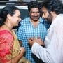<p>పవన్‌ కళ్యాణ్‌తో మాట్లాడుతున్న ముద్రగడ కుమార్తె క్రాంతి, జనసేనలో ముద్రగడ కుమార్తెను చేర్చుకోడానికి పవన్ నిరాకరించారు. ముద్రగడను కలిసి మాట్లాడిన తర్వాత నిర్ణయం తీసుకుందామని ఆమెకు సర్దిచెప్పారు.&nbsp;</p>