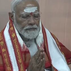 <p>వేములవాడ ఆలయంలో దర్శనానంతరం ప్రధాని నరేంద్ర మోదీ</p>