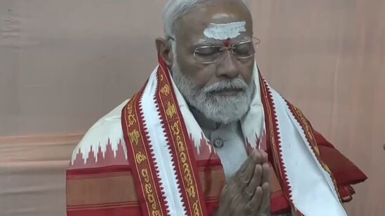 వేములవాడ ఆలయంలో దర్శనానంతరం ప్రధాని నరేంద్ర మోదీ