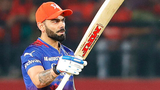 Most Sixes In IPL 2024: ఐపీఎల్ 2024లో 12 మ్యాచ్ లలో కలిపి విరాట్ కోహ్లి 30 సిక్స్ లు బాదాడు. దీంతో అతడు ఐదో స్థానానికి వచ్చాడు. పంజాబ్ కింగ్స్ తో మ్యాచ్ తర్వాత అతడు రియాన్ పరాగ్ (28), ఫ్రేజర్ మెక్‌గర్క్ (26), శివమ్ దూబె (26), రిషబ్ పంత్ (25) లను వెనక్కి నెట్టాడు.