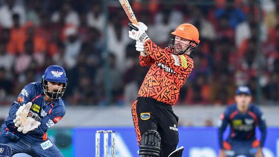 Most Sixes In IPL 2024: సన్ రైజర్స్ హైదరాబాద్ ఓపెనర్ ట్రావిస్ హెడ్ మూడో స్థానంలో ఉన్నాడు. అతడు 11 ఇన్నింగ్స్ లో 31 సిక్స్ లు బాదాడు.