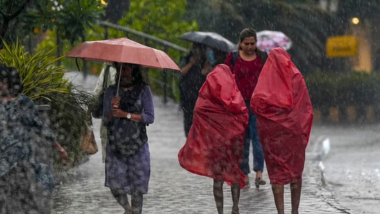 తెలుగు రాష్ట్రాలతో పాటు ఇతర ప్రాంతాల్లో భారీ వర్షాలు..