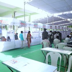 <p>మీ ఓటర్ స్లిప్ లేకపోతే వెంటనే బీఎల్వోను సంప్రదించాలని ఎన్నికల సంఘం అధికారులు సూచిస్తున్నారు. జాబితాలో పేరు ఉంటేనే ఓటు వేసేందుకు అనుమతి ఇస్తామని ఈసీ స్పష్టం చేసింది.</p>