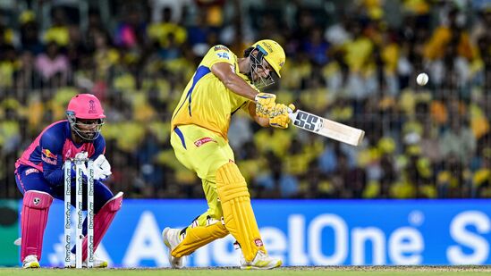 IPL 2024 Sixes Record: ఈ ఏడాది ఐపీఎల్లో బ్యాటర్లు పండగ చేసుకున్న విషయం తెలిసిందే. భారీ స్కోర్లతోపాటు సిక్సర్ల మోత కూడా మోగింది. దీంతో ఆల్ టైమ్ సిక్సర్ల రికార్డు నమోదైంది.