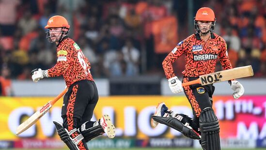 IPL 2024 Sixes Record: ఈ ఏడాది సన్ రైజర్స్ హైదరాబాద్ 12 మ్యాచ్ లలోనే 146 సిక్స్ లతో తొలి స్థానంలో ఉంది. ఇక రెండో స్థానంలో ఆర్సీబీ 141 సిక్స్ లతో నిలిచింది.