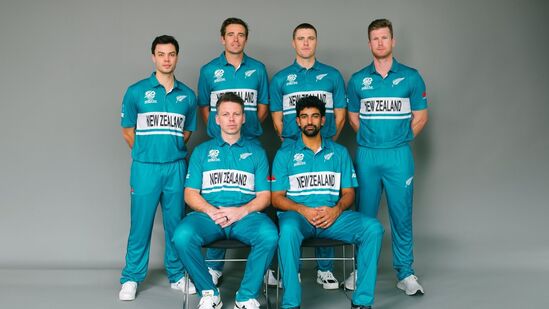 T20 World Cup 2024 Jerseys: న్యూజిలాండ్ ఈ టీ20 వరల్డ్ కప్ కు పూర్తి భిన్నమైన జెర్సీల్లో బరిలోకి దిగుతోంది. తమ సాంప్రాదాయ బ్లాక్ జెర్సీలను పక్కన పెట్టి బ్లూ జెర్సీల్లో వస్తోంది. కివీస్ టీమ్ జెర్సీలు వింటేజ్ లుక్ లో అలరిస్తున్నాయి.